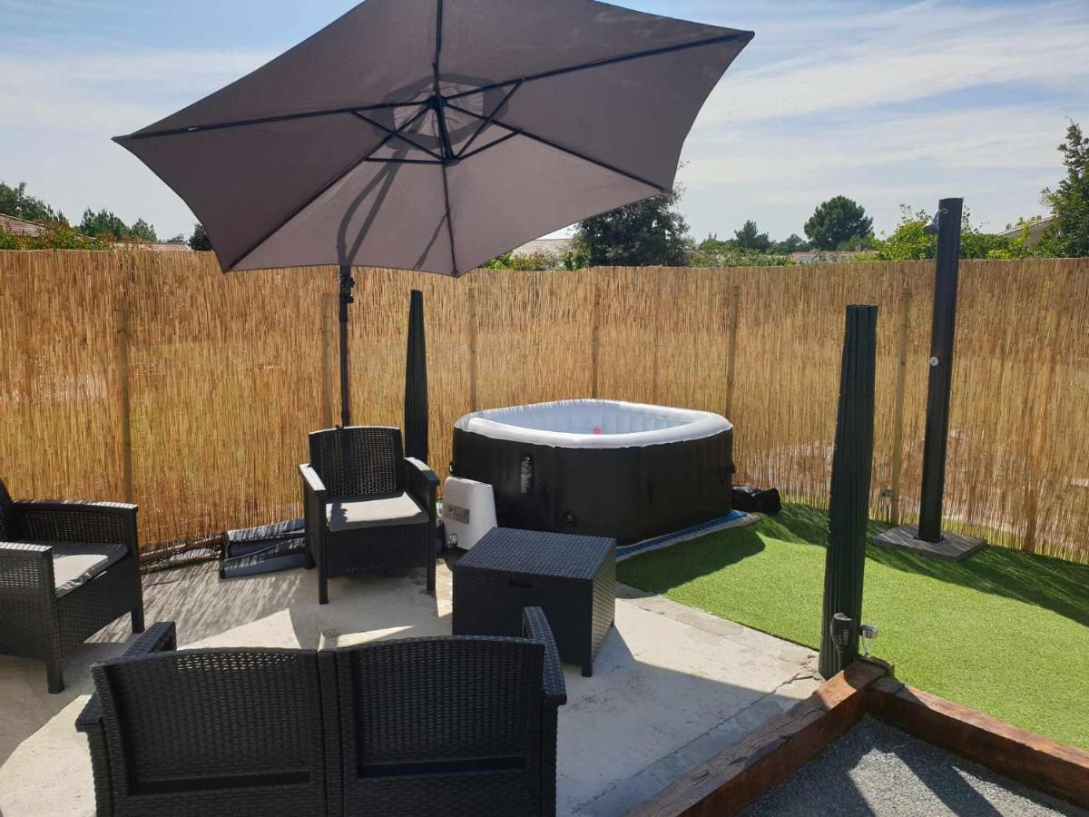 Beau Logement Avec Terrasse, Jacuzzi Et Terrain De Petanque Privatif A 5 Minutes De La Plage オードンジュ エクステリア 写真